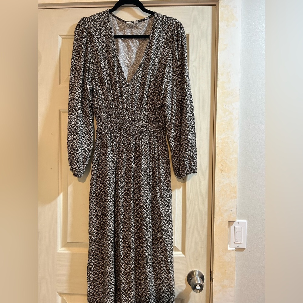 GAP Black and White Geometric Long Sleeve Dress